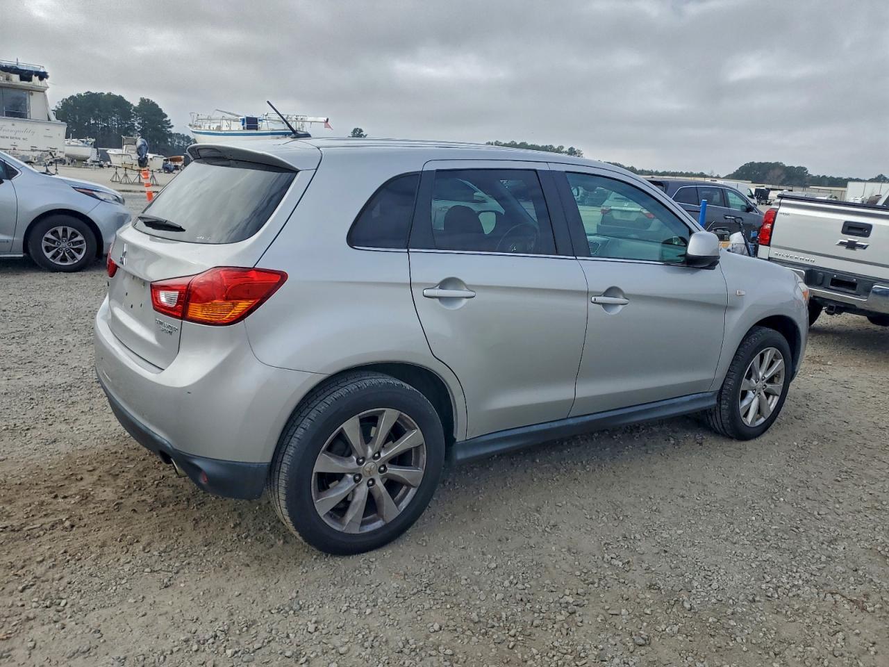 Mitsubishi Outlander Se Image 3