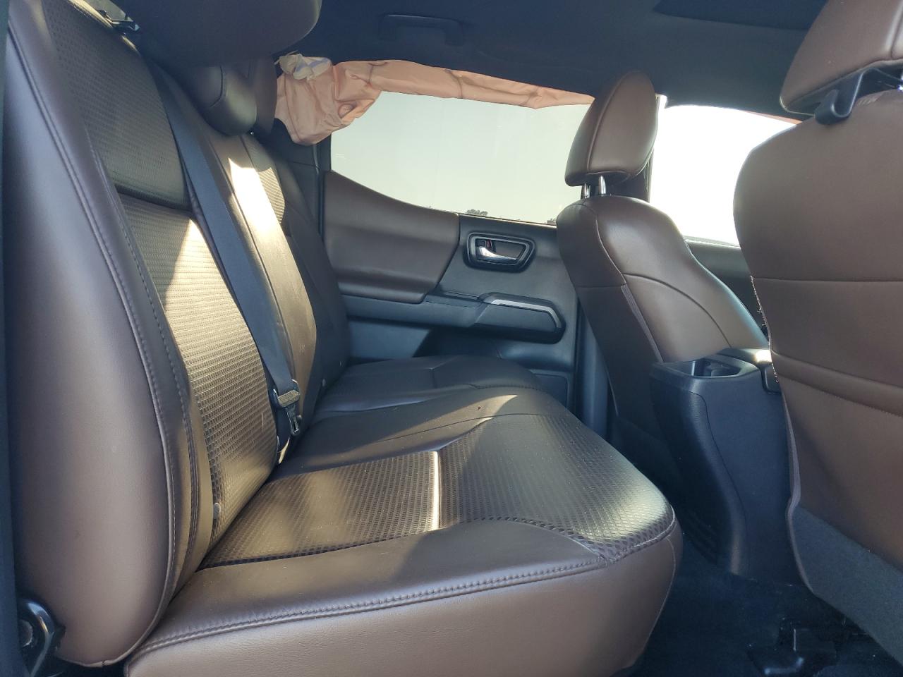 Toyota Tacoma Double Cab Image 3