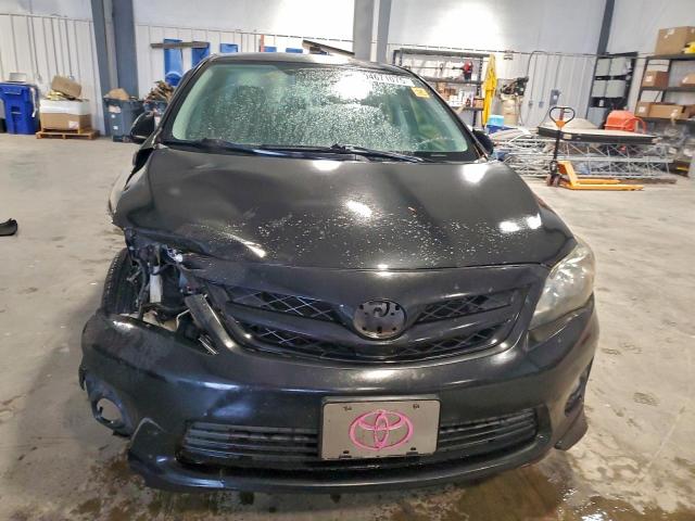 Toyota Corolla Base Image 11