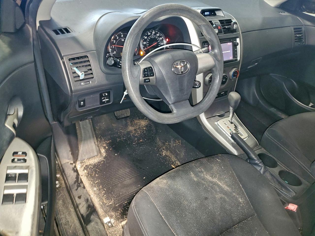 Toyota Corolla Base Image 12