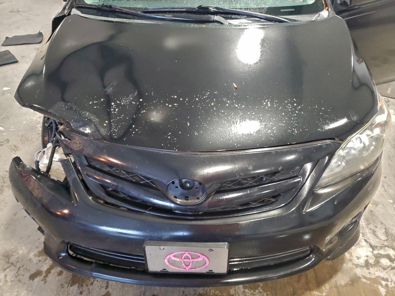 Toyota Corolla Base Image 9