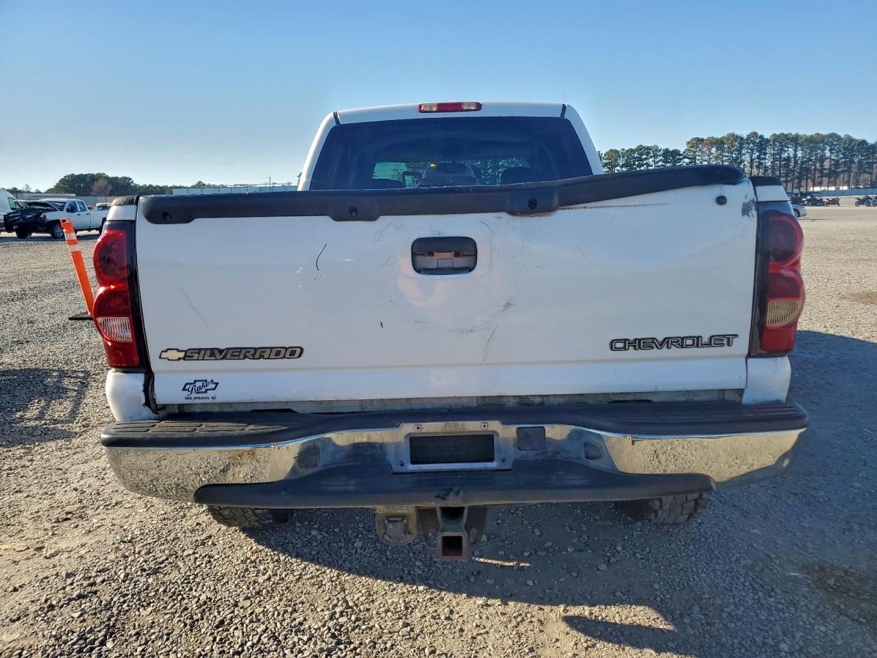 Chevrolet Silverado K2500 Image 3