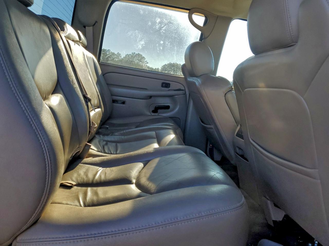 Chevrolet Silverado K2500 Image 5