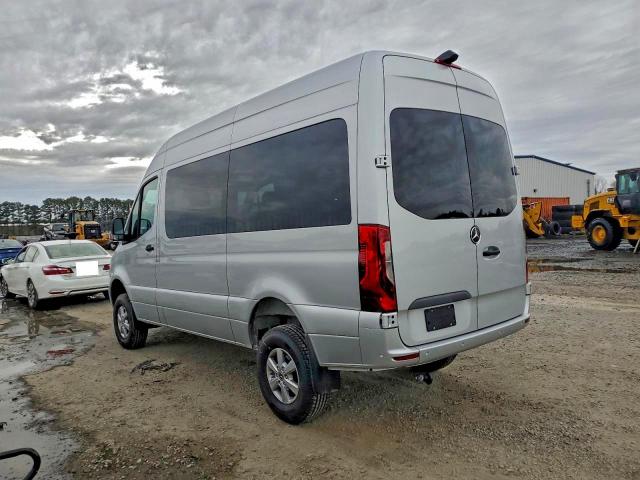 Mercedes-Benz Sprinter 2500 Image 5
