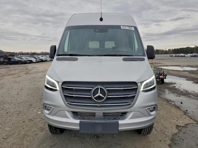 Mercedes-Benz Sprinter 2500 Image 3