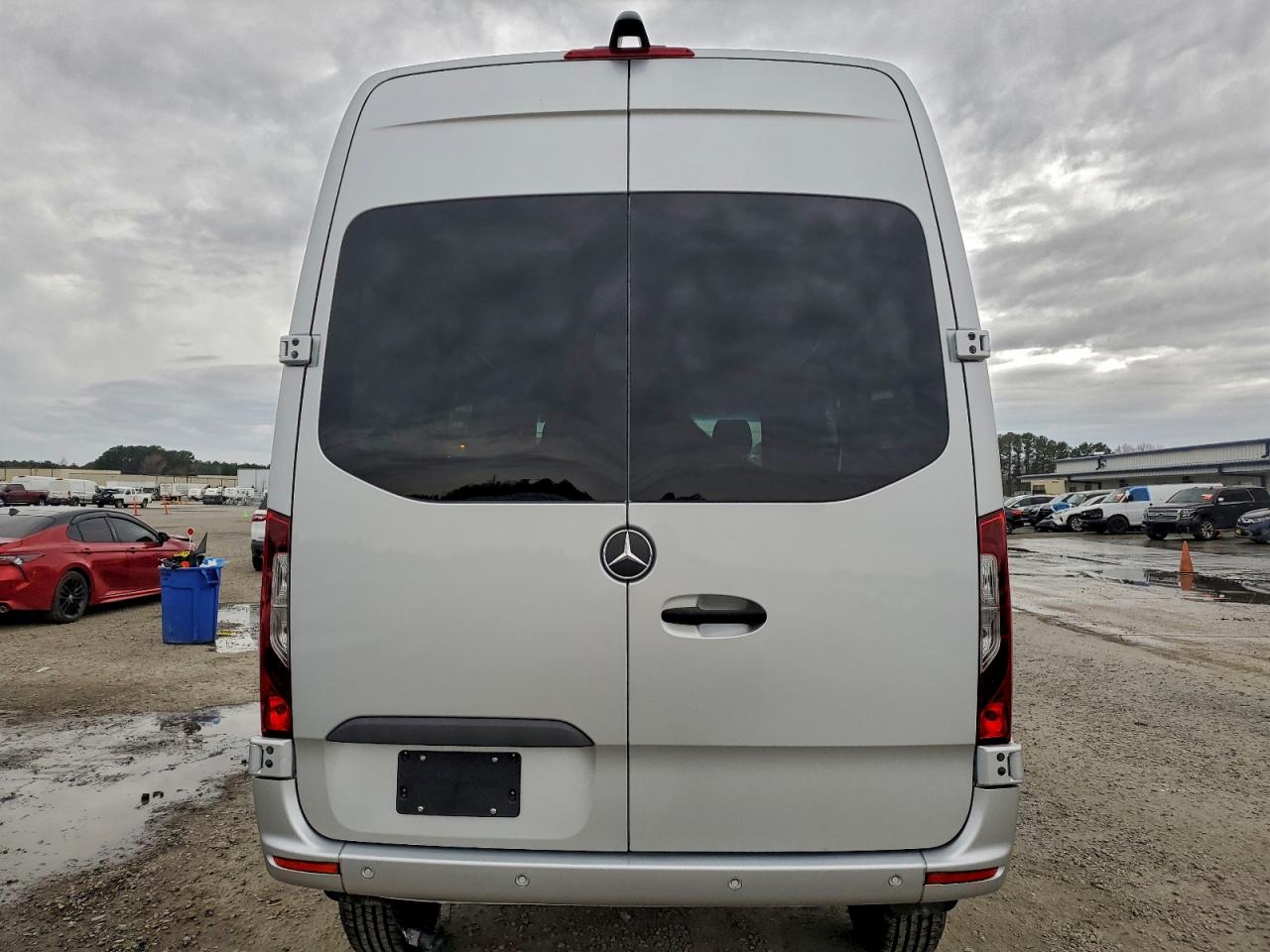 Mercedes-Benz Sprinter 2500 Image 11