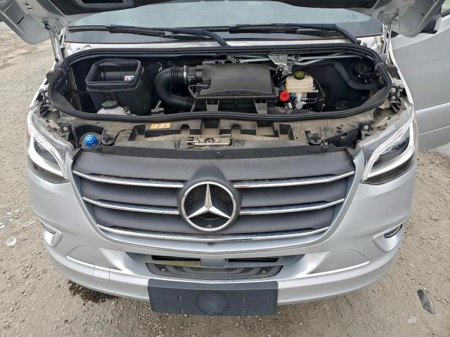Mercedes-Benz Sprinter 2500 Image 2