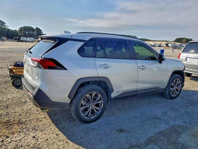 Toyota RAV4 Limited Image 2