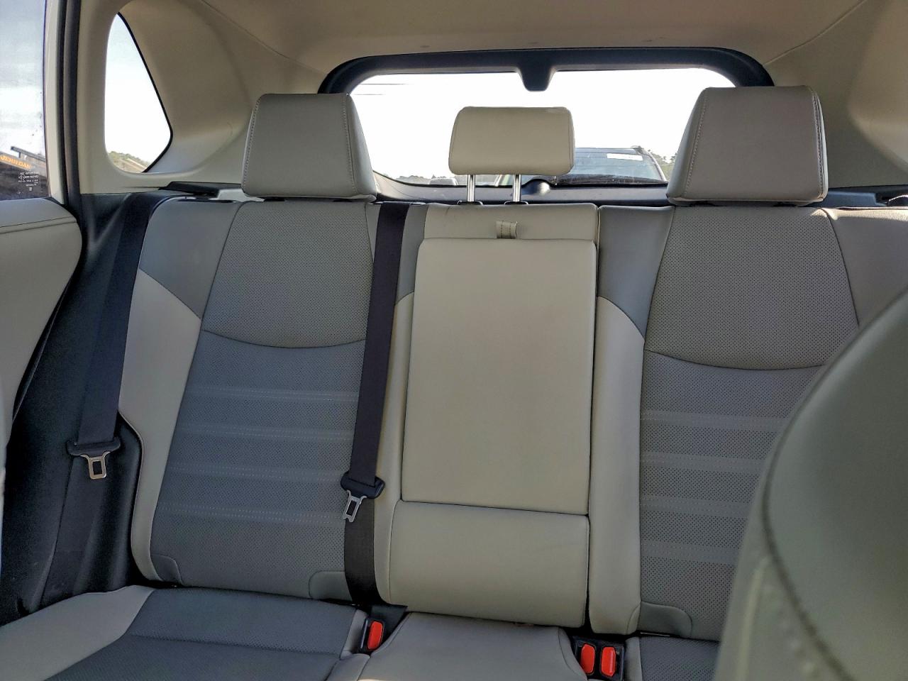 Toyota RAV4 Limited Image 10