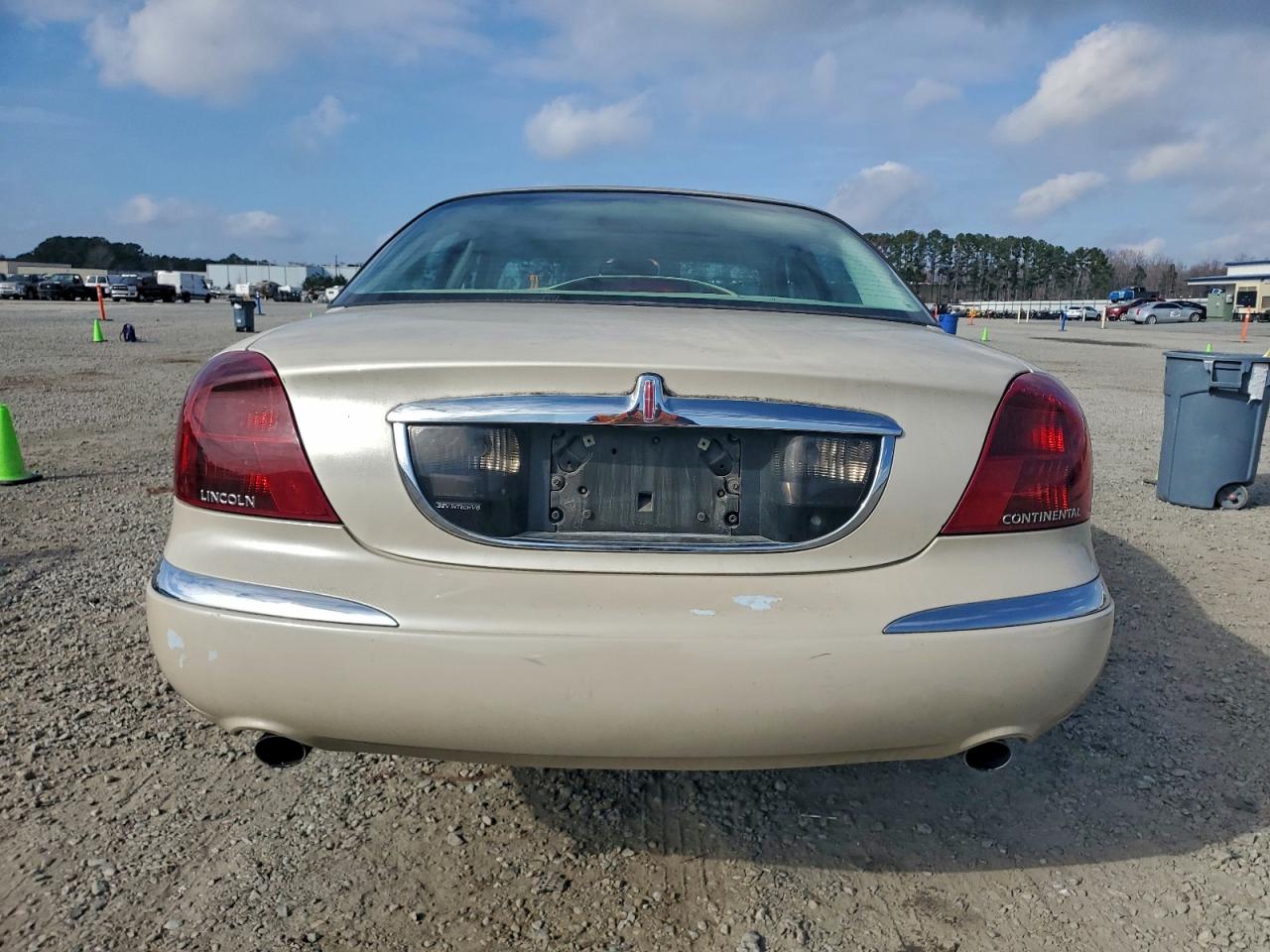 Lincoln Continental Image 6