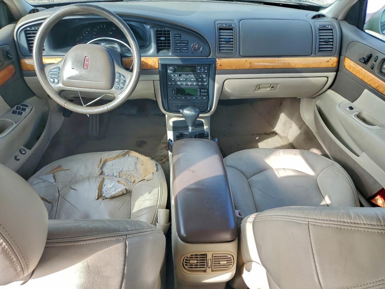 Lincoln Continental Image 11