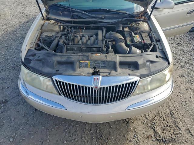 Lincoln Continental Image 8