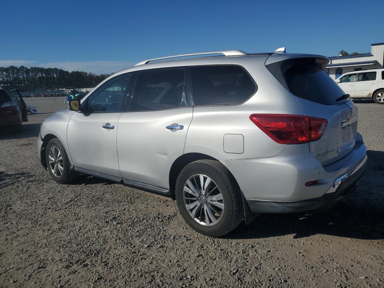 Nissan Pathfinder Sv Image 9