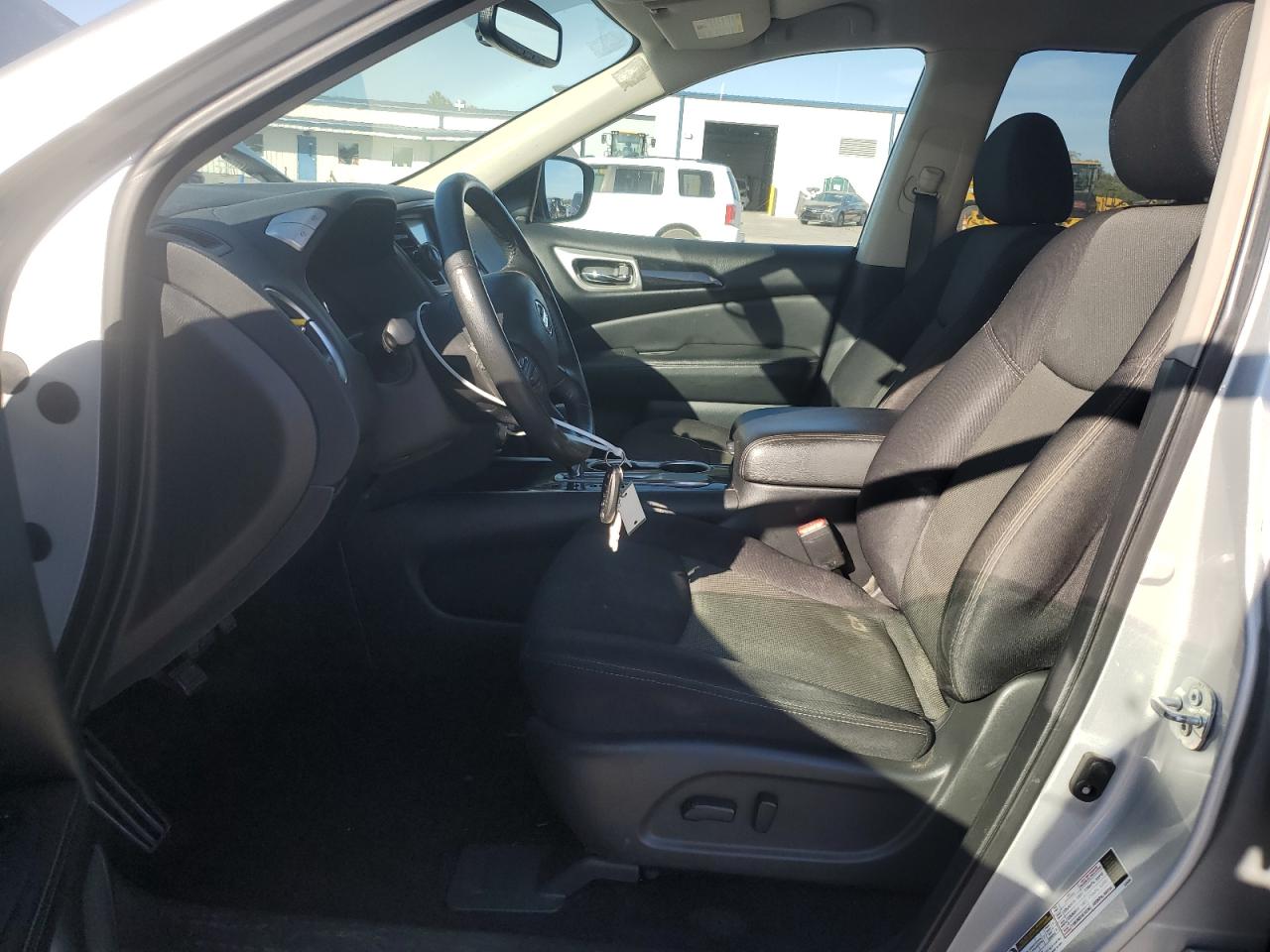 Nissan Pathfinder Sv Image 5