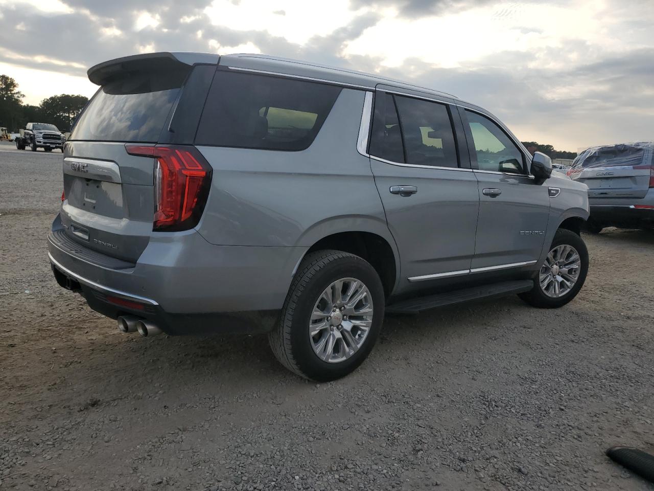 GMC Yukon Denali Image 2