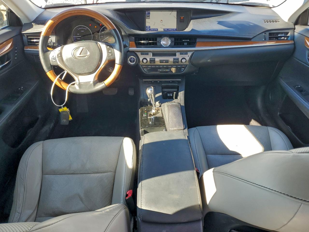 Lexus Es 300h Image 3