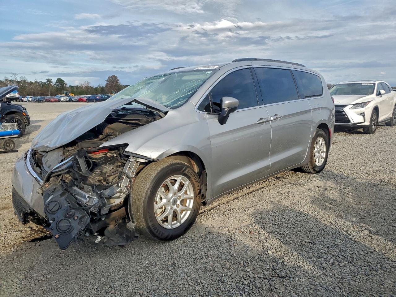 Chrysler Minivan Lxi Image 1