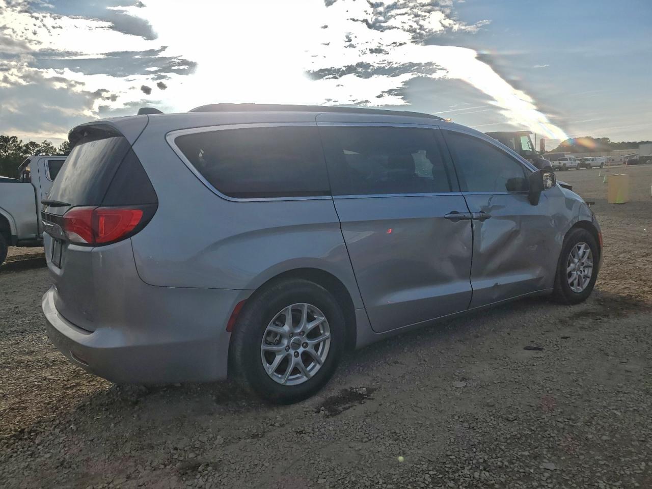 Chrysler Minivan Lxi Image 8