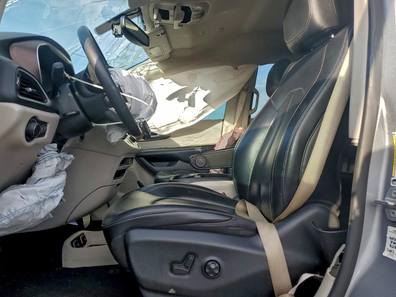 Chrysler Minivan Lxi Image 10