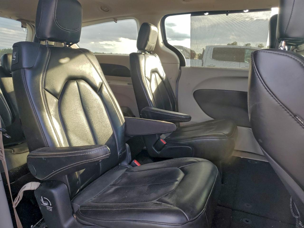 Chrysler Minivan Lxi Image 11