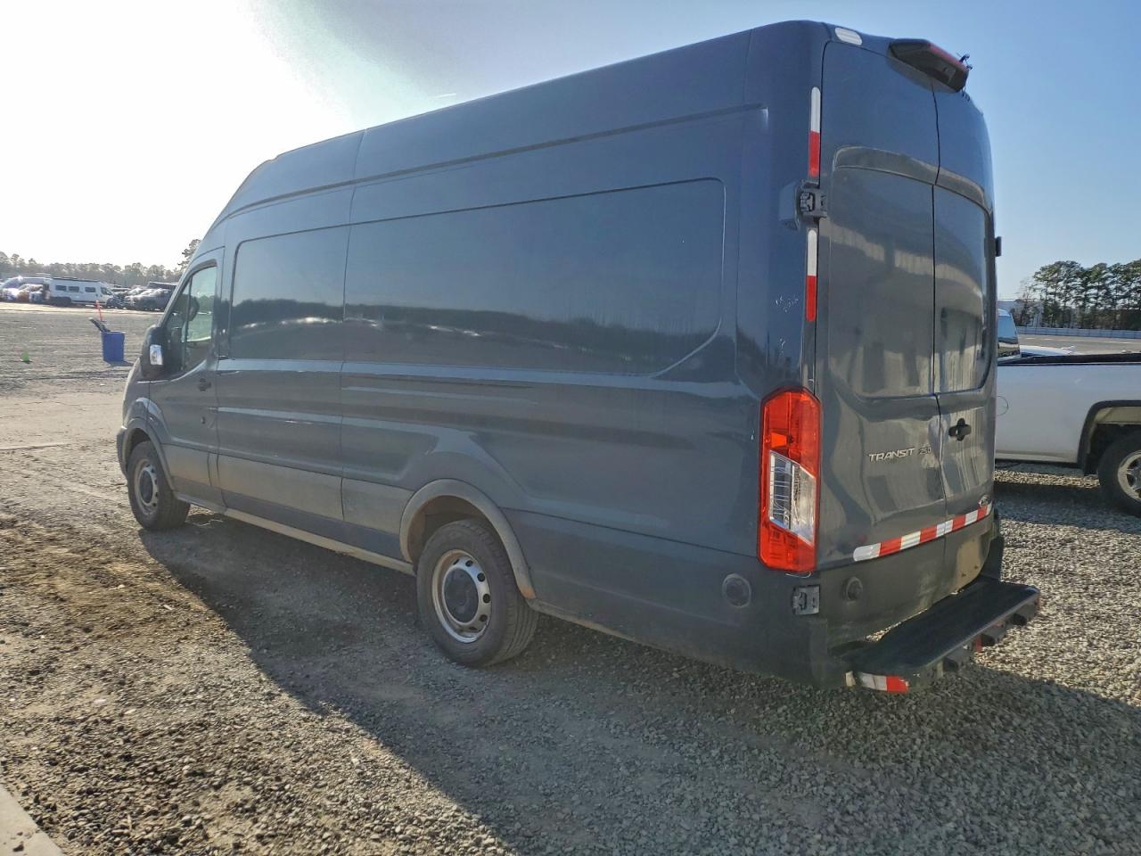 Ford Transit T-250 Image 3