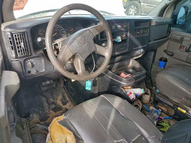 Chevrolet Express Image 2