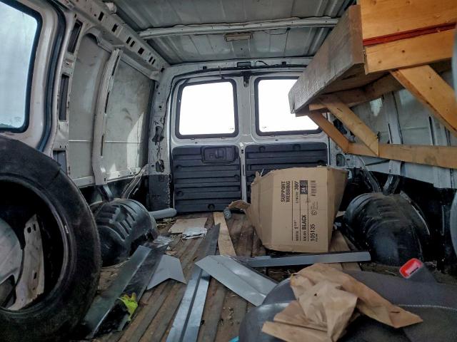 Chevrolet Express Image 4