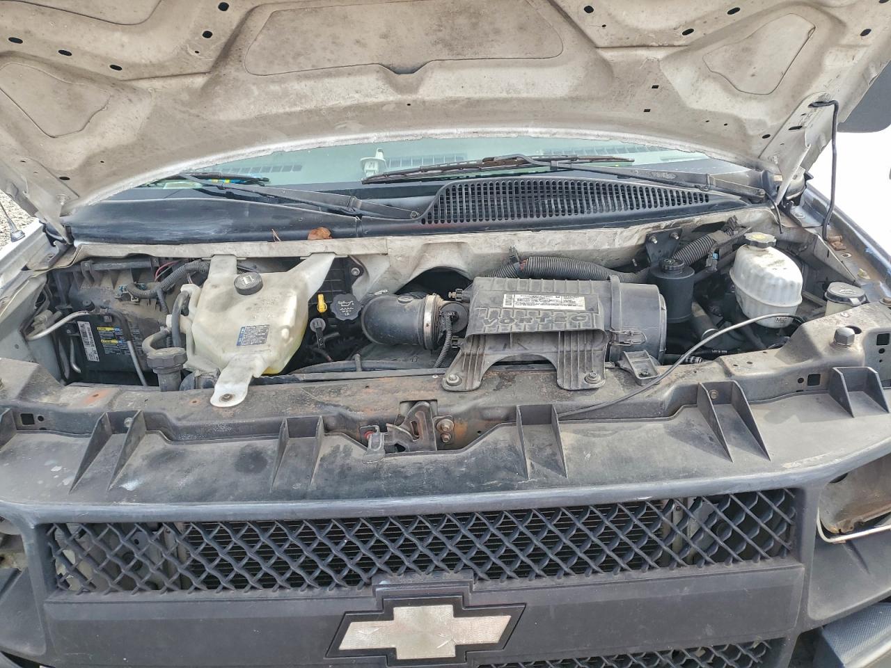 Chevrolet Express Image 13