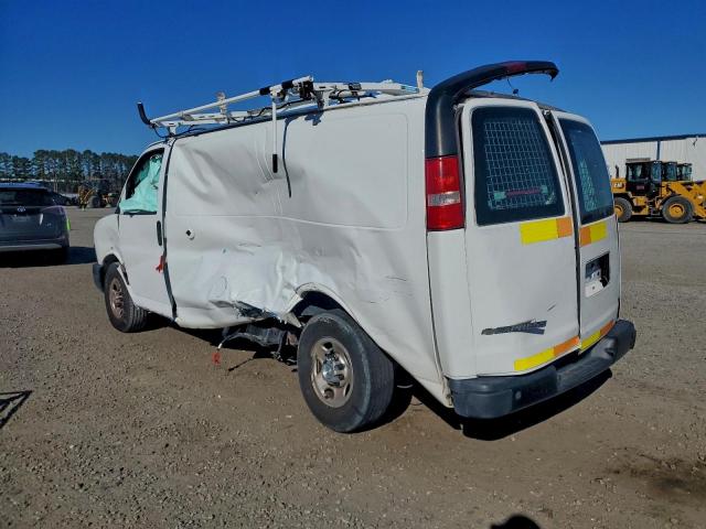 Chevrolet Express Image 2