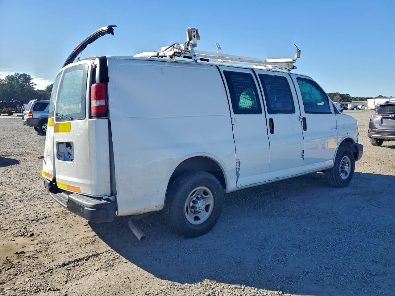 Chevrolet Express Image 4