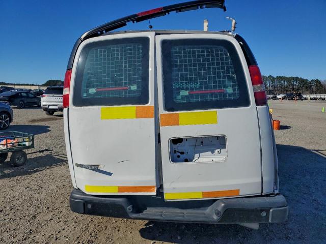 Chevrolet Express Image 13