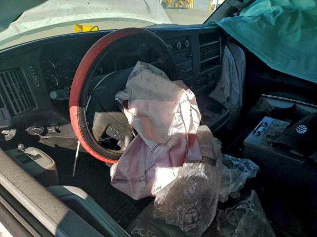 Chevrolet Express Image 6