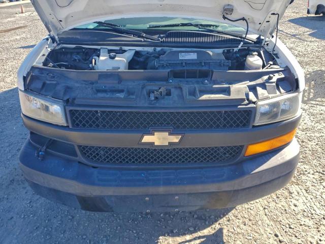 Chevrolet Express Image 12