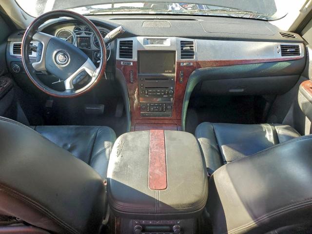 Cadillac Escalade Luxury Image 3