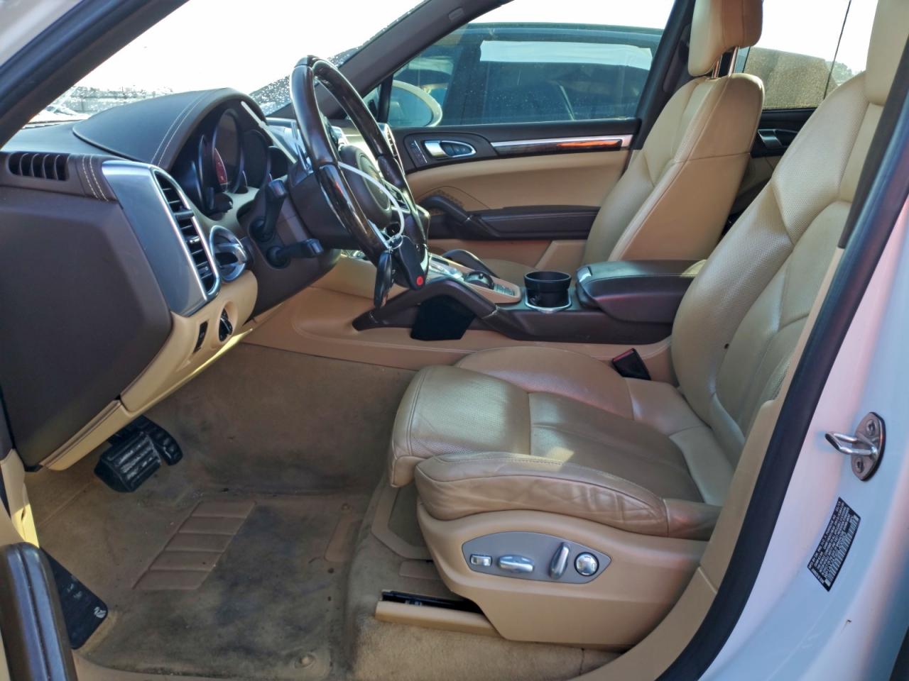 Porsche Cayenne Image 3