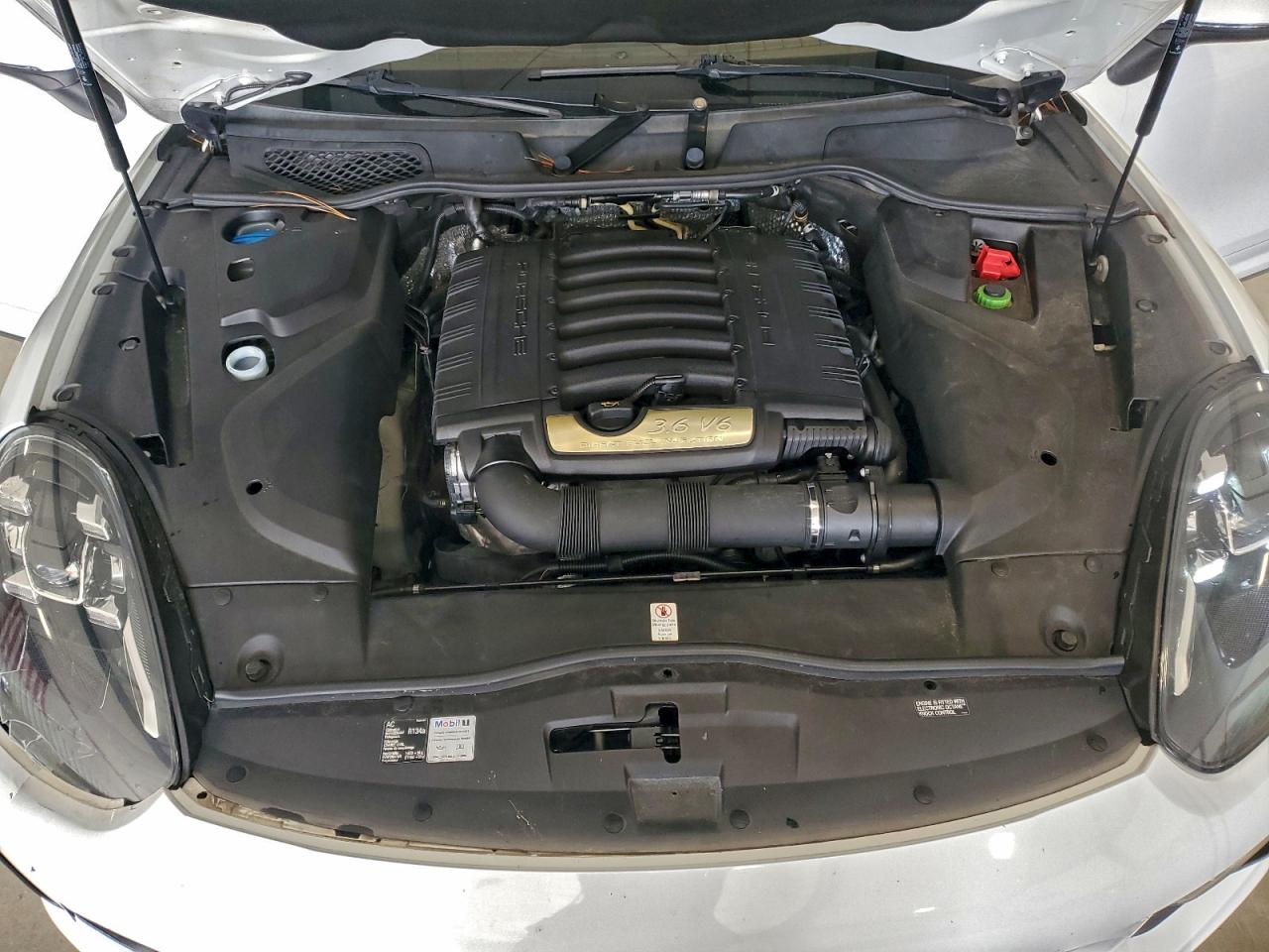 Porsche Cayenne Image 11