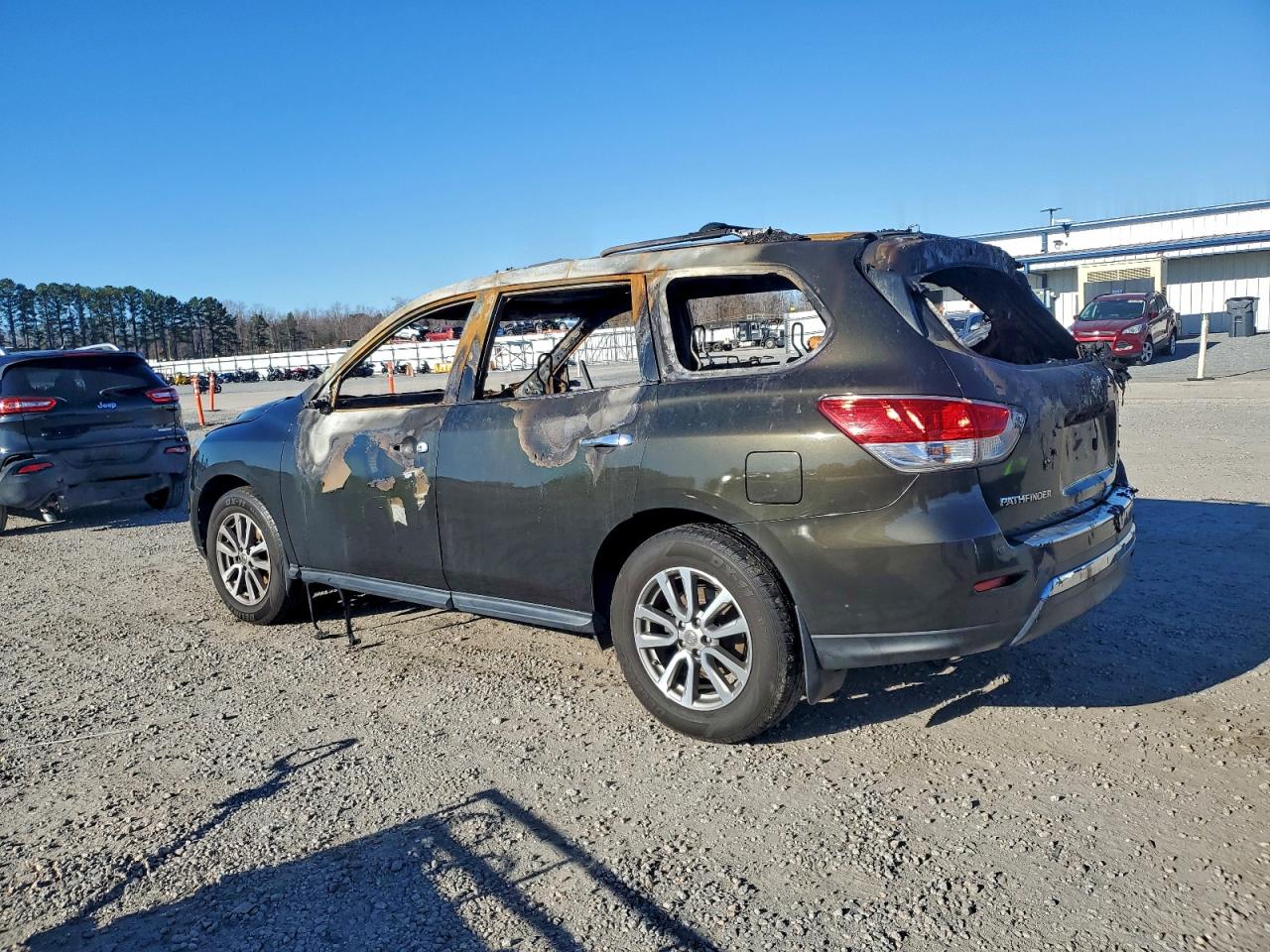 Nissan Pathfinder S Image 3