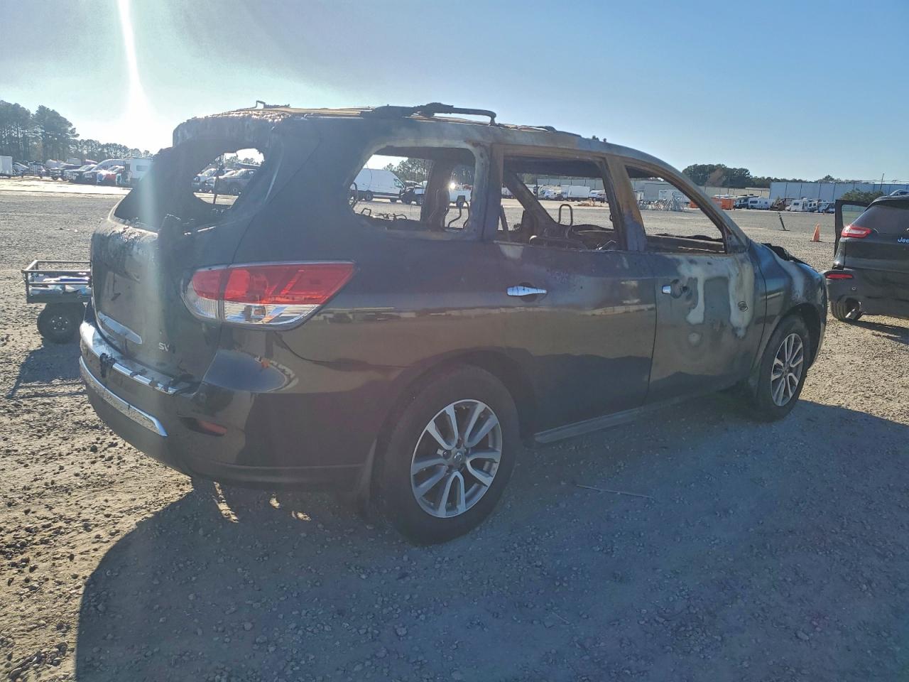 Nissan Pathfinder S Image 2