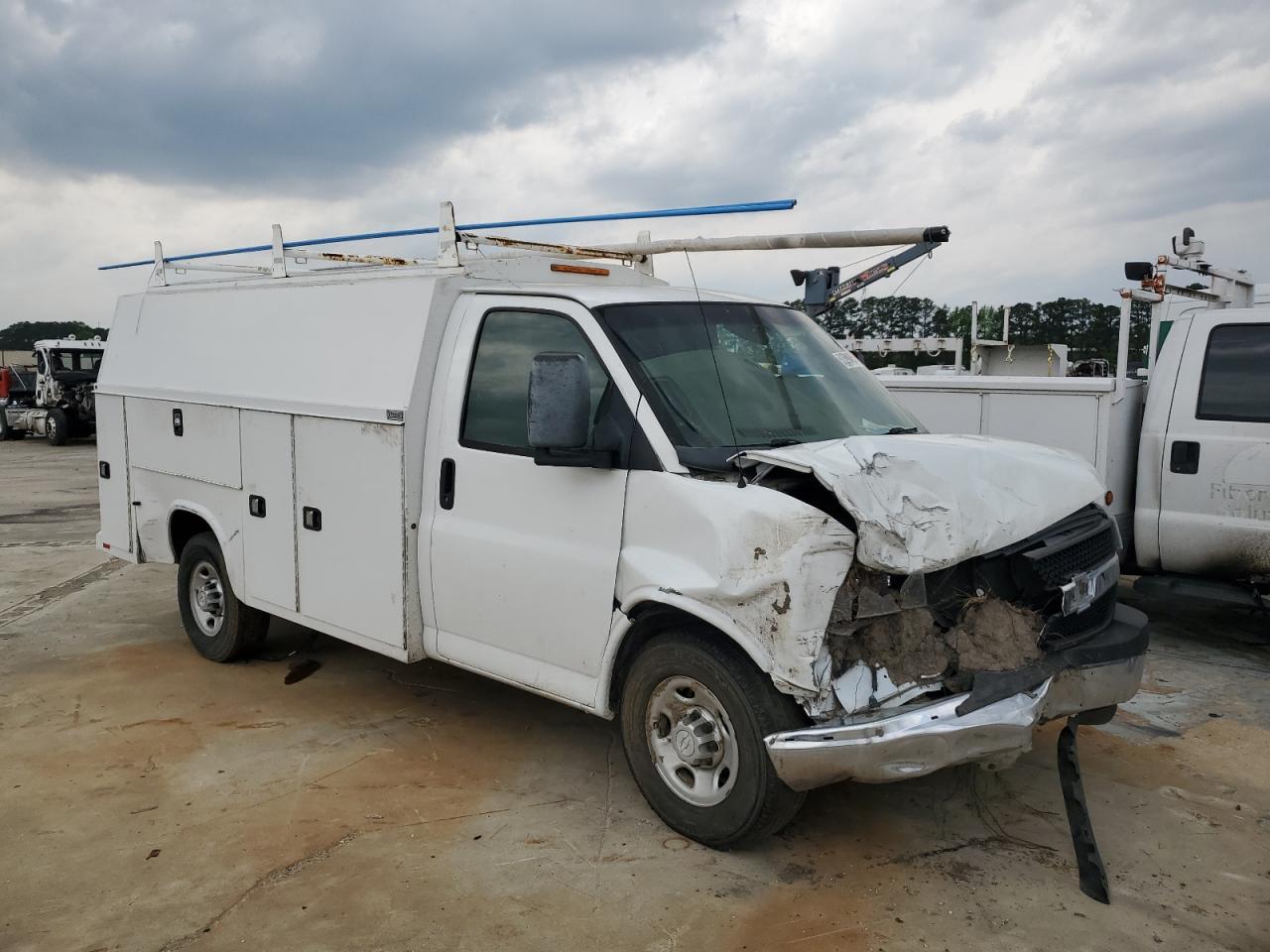 Chevrolet Express Image 5