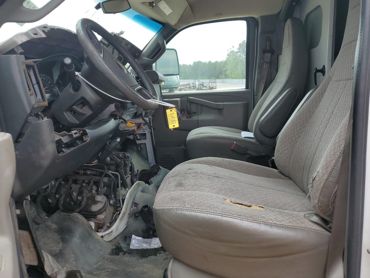 Chevrolet Express Image 8