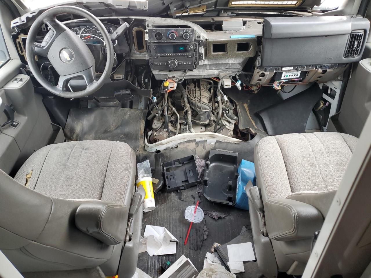 Chevrolet Express Image 6