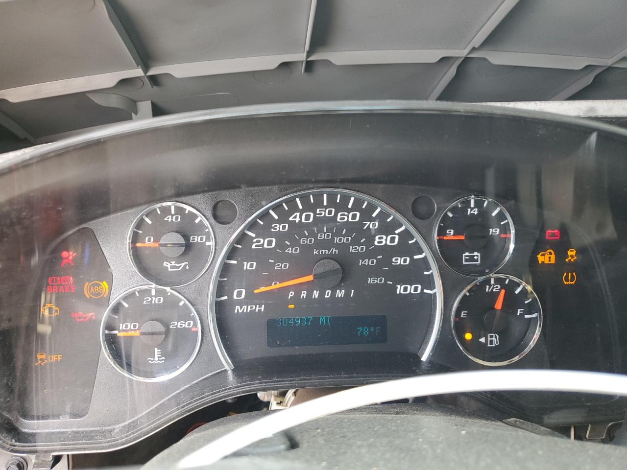 Chevrolet Express Image 9