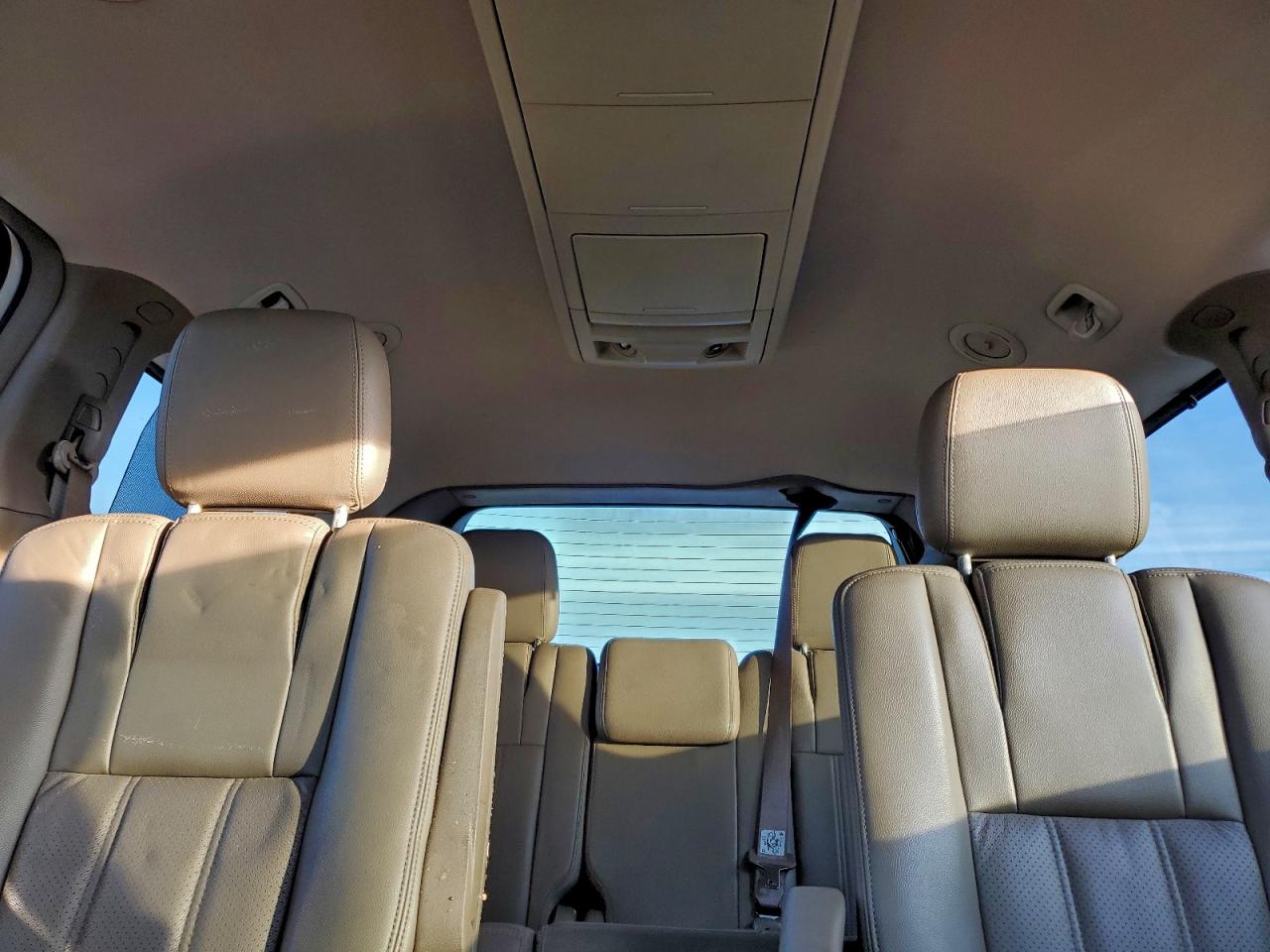 Chrysler Minivan Touring L Image 9