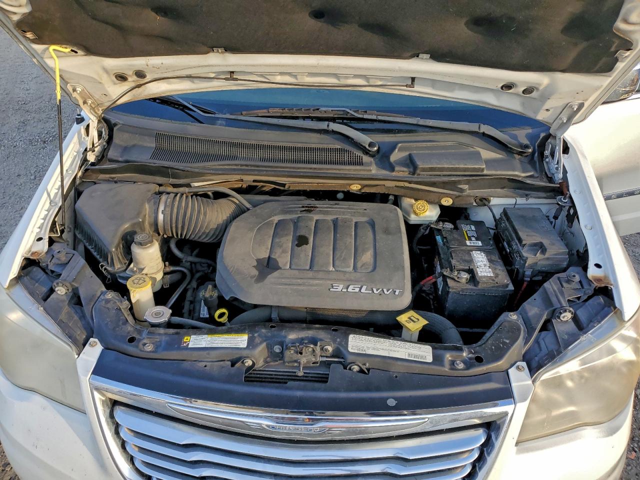 Chrysler Minivan Touring L Image 10