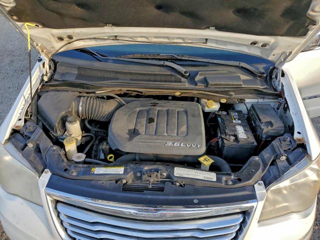 Chrysler Minivan Touring L Image 10